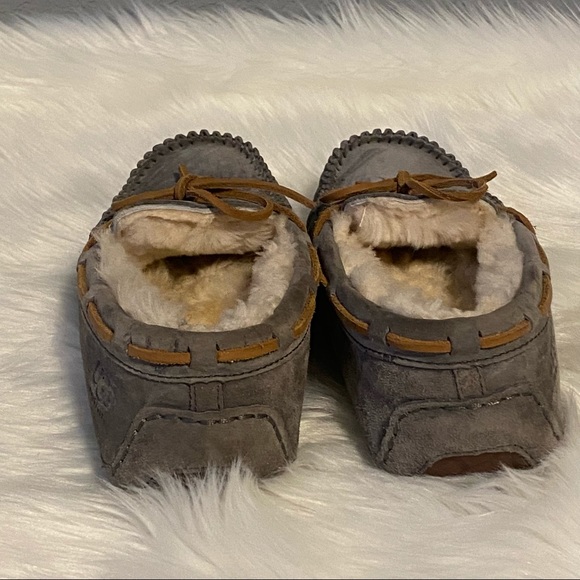 Uggs Gray Dakota Slippers - Picture 4 of 16